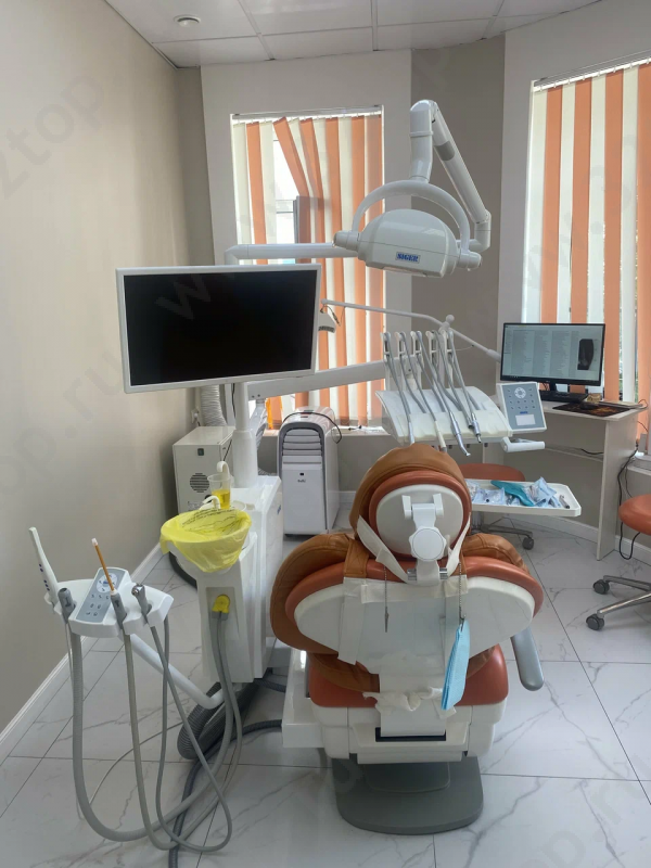 Стоматологическая клиника DEMOKRAT (ДЕМОКРАТ) на Красного Восстания